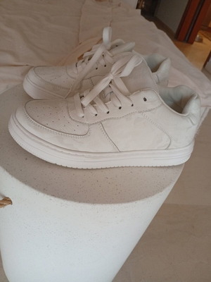 Sneakers elevator with hidden wedge platform size 39 like new, white