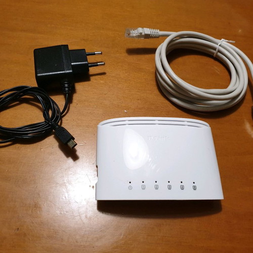D-Link Switch 5 ports new 10/100/1000Mbps DGS-1005D