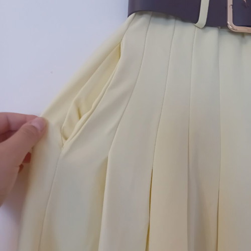 Short yellow pants