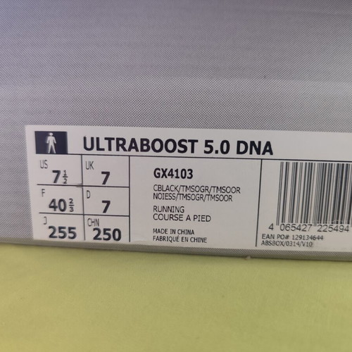 Adidas Ultra Boost 5.0 DNA athletic shoes size 40 2/3, new