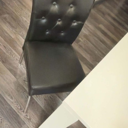Dining set lacquered with 6 leather chairs used