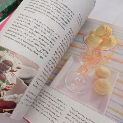 Cupcake, Goupis and Macaron cookbook like new