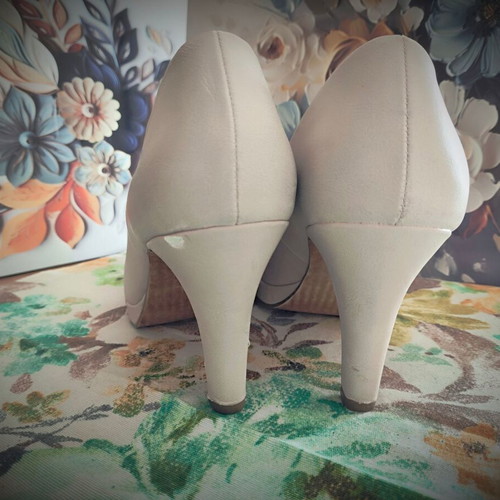 Marco Tozzi pumps used, beige ecru, 8 cm heel
