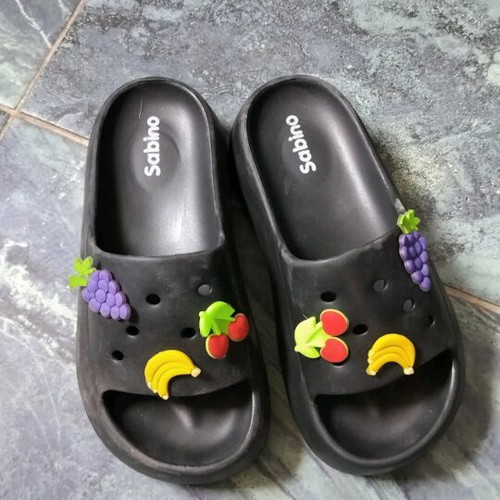 Sabino anatomical slippers new, black with fruit designs, size 36