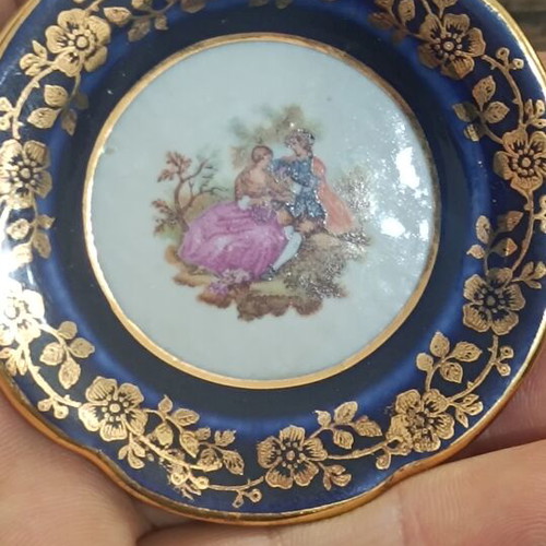 Vintage Limoges porcelain decorative plates set of 2 like new
