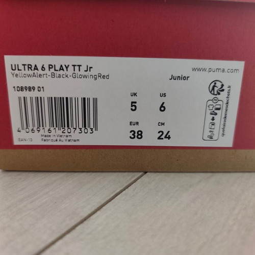 Ultra 6 Play It Football Boots Puma unisex size 38 like new, yellow