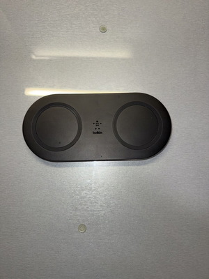 Belkin wireless charger like new, 20W dual charging pad