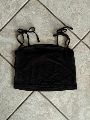 Mindyourstyle μαύρο crop top μπλουζάκι με τιράντες μεταχειρισμένο, μέγεθος S