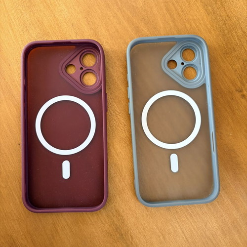 Iphone 17 cases like new, set of 2