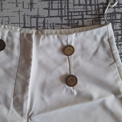 Manolo women's high-waisted shorts with bronze buttons like new, white, size M