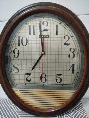 Analog wall clock like new