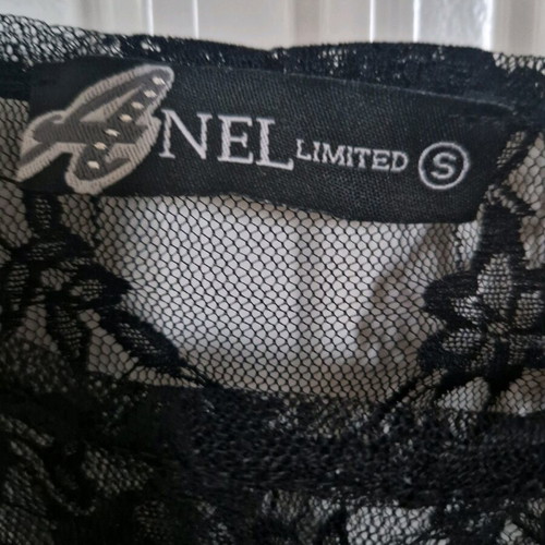 Anel Lace Top black like new, size larger than S