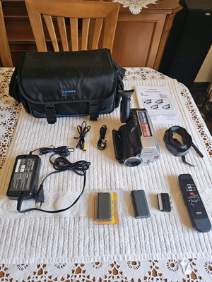Βιντεοκάμερα Hitachi VM-E555LE σαν καινούργιο, συλλεκτική vintage