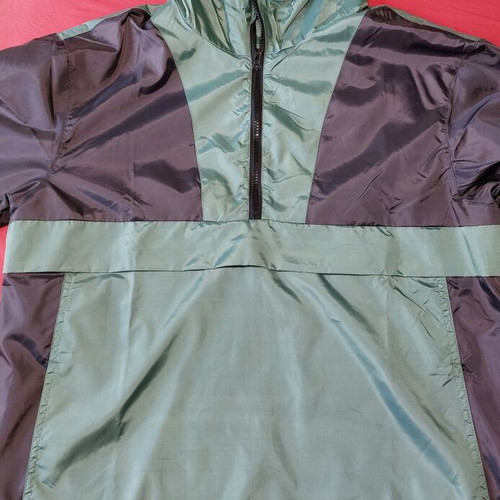 Energy waterproof jacket size Medium like new, black and green