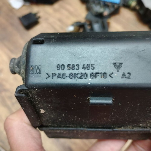 Fuse box for Opel Vectra B, 90583465