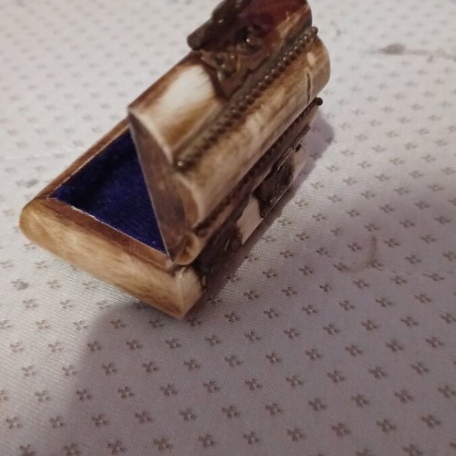 Vintage small jewelry box new