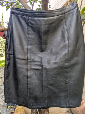 Vintage leather skirt black like new, size M