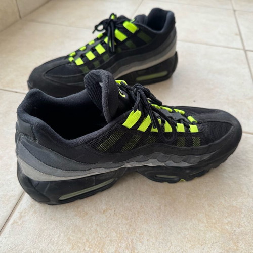 Air Max Neon Black 95 Nike athletic shoes like new, size 45