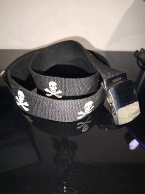 Fabric belt used with skulls, size 110, black and white