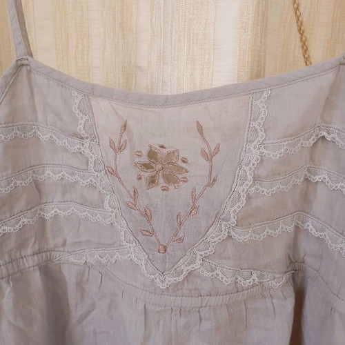 Bershka ranta top like new with designs, lightweight fabric, size L