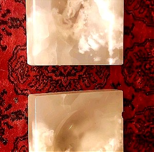 Τασάκια 2τμχ από μάρμαρο σε υπολευκο χρώμα με νερά 12×12cm×2cm πάχος