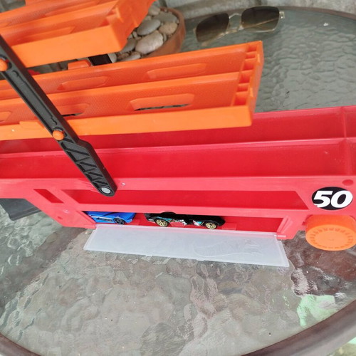 Mattel Hot Wheels Truck Garage 6 Levels like new