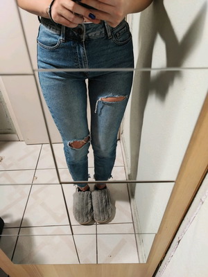 Παντελόνι τζίν Bershka καινούργιο, νούμερο 36, mom fit με σκισίματα