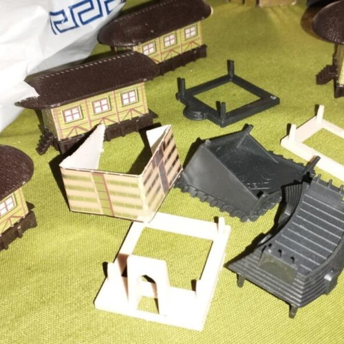 Hotel 90's board game replacement houses used