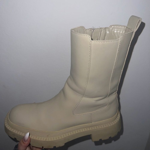 Zara boots size 37 like new, beige