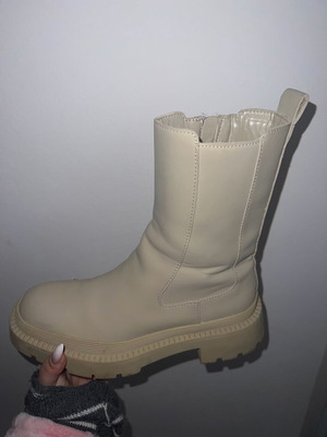 Zara boots size 37 like new, beige