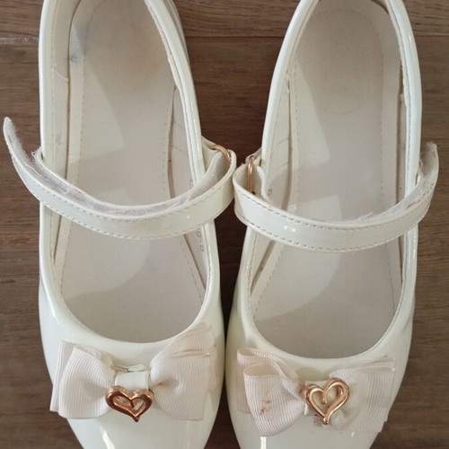 Nelli Blu white patent ballerina shoes size 32