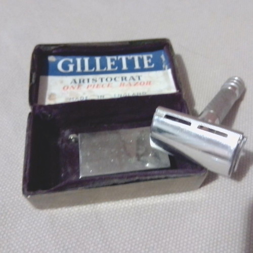 Gillette Aristocrat No 15 1948 razor used with bronze case