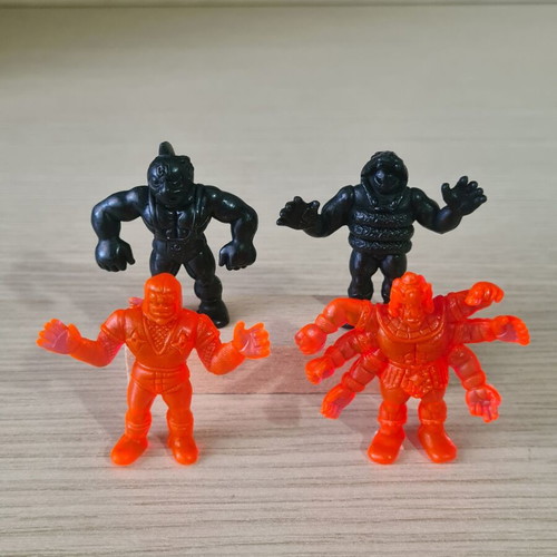 Alien figures used in excellent condition