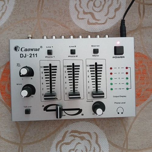 Caowue DJ-211 mixer like new with power supply