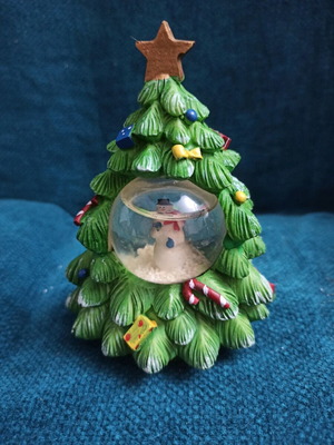 Snow globe snowman like new