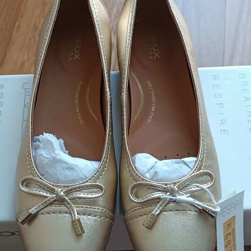 Geox ballerinas gold new, size 38