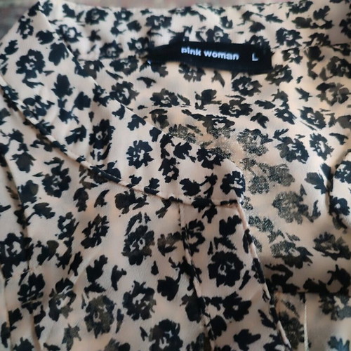 Pink Woman floral beige shirt with black flowers like new, size large