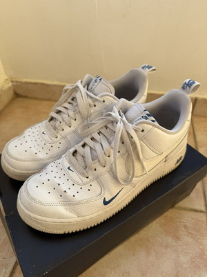 Nike Air Force 1 ‘07 LV8 sneakers μεταχειρισμένα, νούμερο 43, άσπρο και μπλε