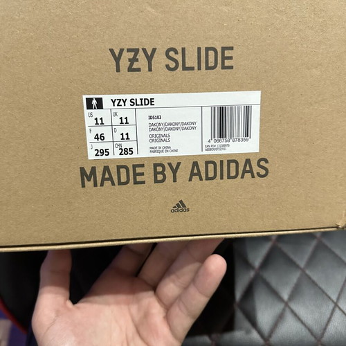 Yeezy Slide Onyx Size 46 Like New