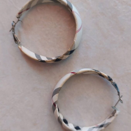 Plaid hoop earrings like new, black and beige leather-like
