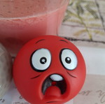 Set of 2 rubber squeaky balls with funny faces