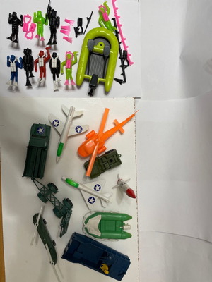 Various used military figures, pack of 2 sets