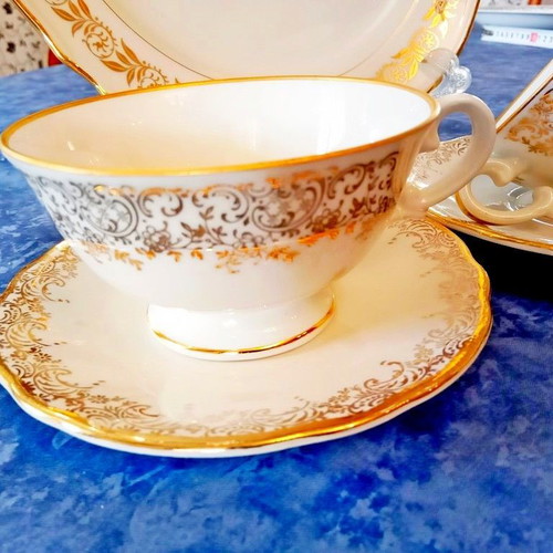 Platter and two cups Porcelaine P.F.C. de France