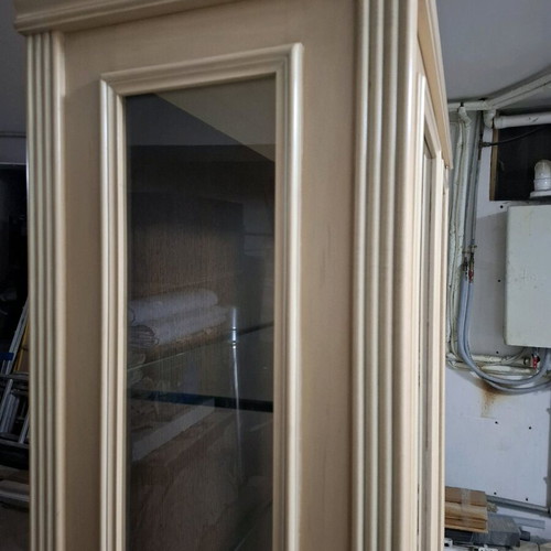 Showcase like new, height 196 cm, glass shelves