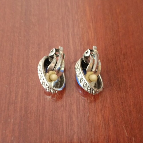Clip-on earrings like new