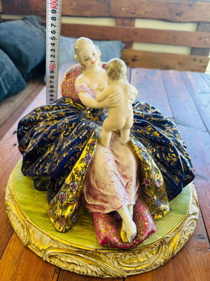 Porcelain mother with child Guido Cacciapuoti Italy vintage used