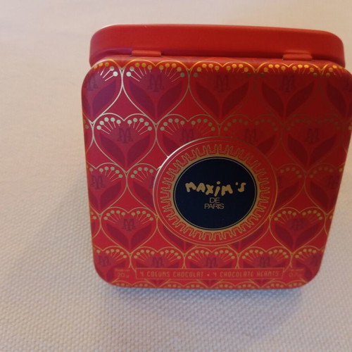 Maxim's Small Metal Case like new