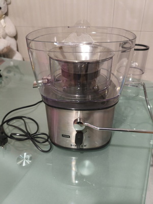 Singer 700W juicer, stainless steel