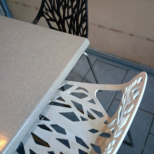 Chairs with metal frame like new