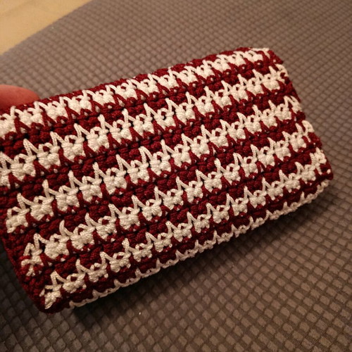 Handmade knitted Pie de poule wrist bag new, black-white